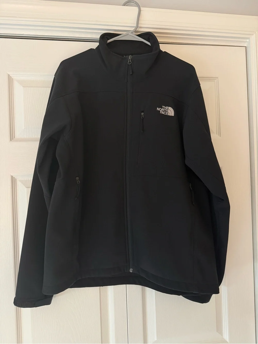 The North Face Men's Black Lightweight Softshell Jacket